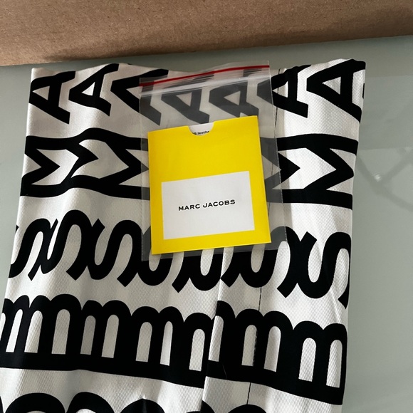 NWT Marc Jacobs The Duffle Leather Large - Picture 11 of 11